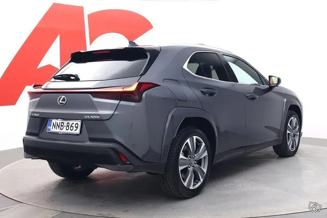 Lexus UX 300e Luxury - Akun bruttokapasiteetti 72,8 kWh. Mil Image 5