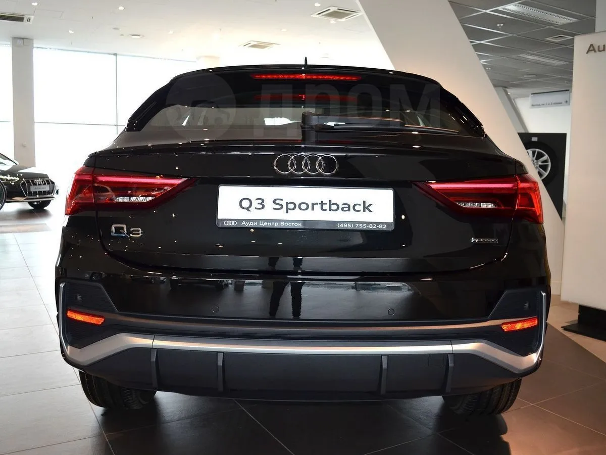 Audi Q3 2.0 40 TFSI S tronic quattro Sport Image 4